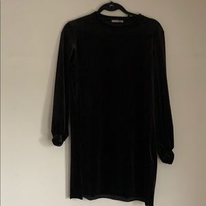 Black long sleeve velvet dress
